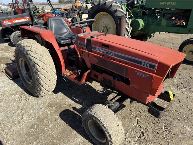 Image of International Harvester 254 equipment image 2