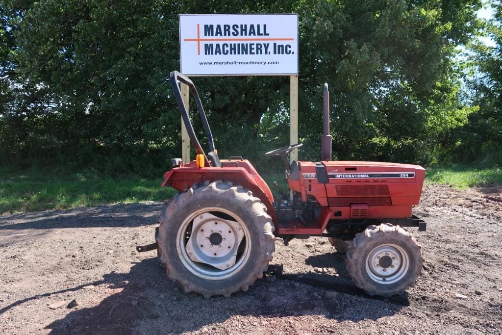 Main image International Harvester 254
