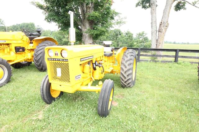 Image of International Harvester 2606 equipment image 2