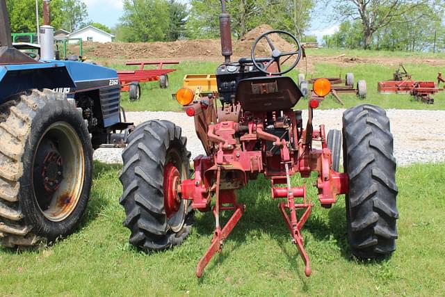 Image of International Harvester 274 equipment image 3