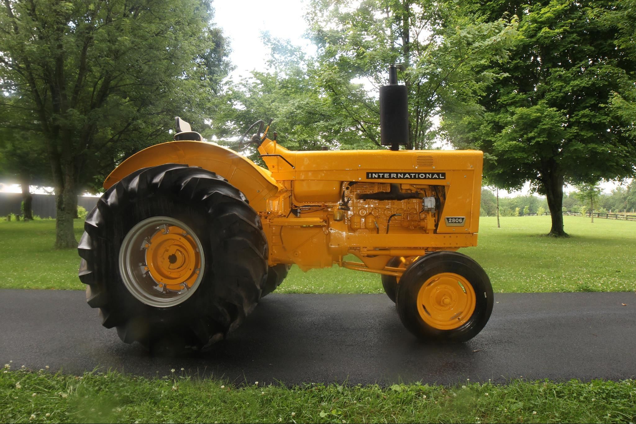 International Harvester 2806 Equipment Image0