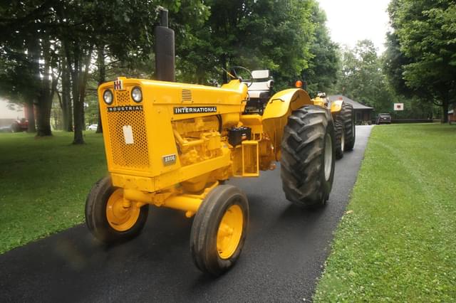 Image of International Harvester 2806 equipment image 2