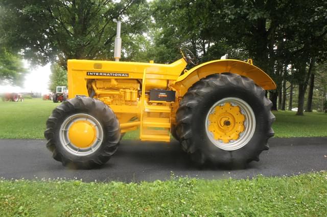 Image of International Harvester 2806 equipment image 3