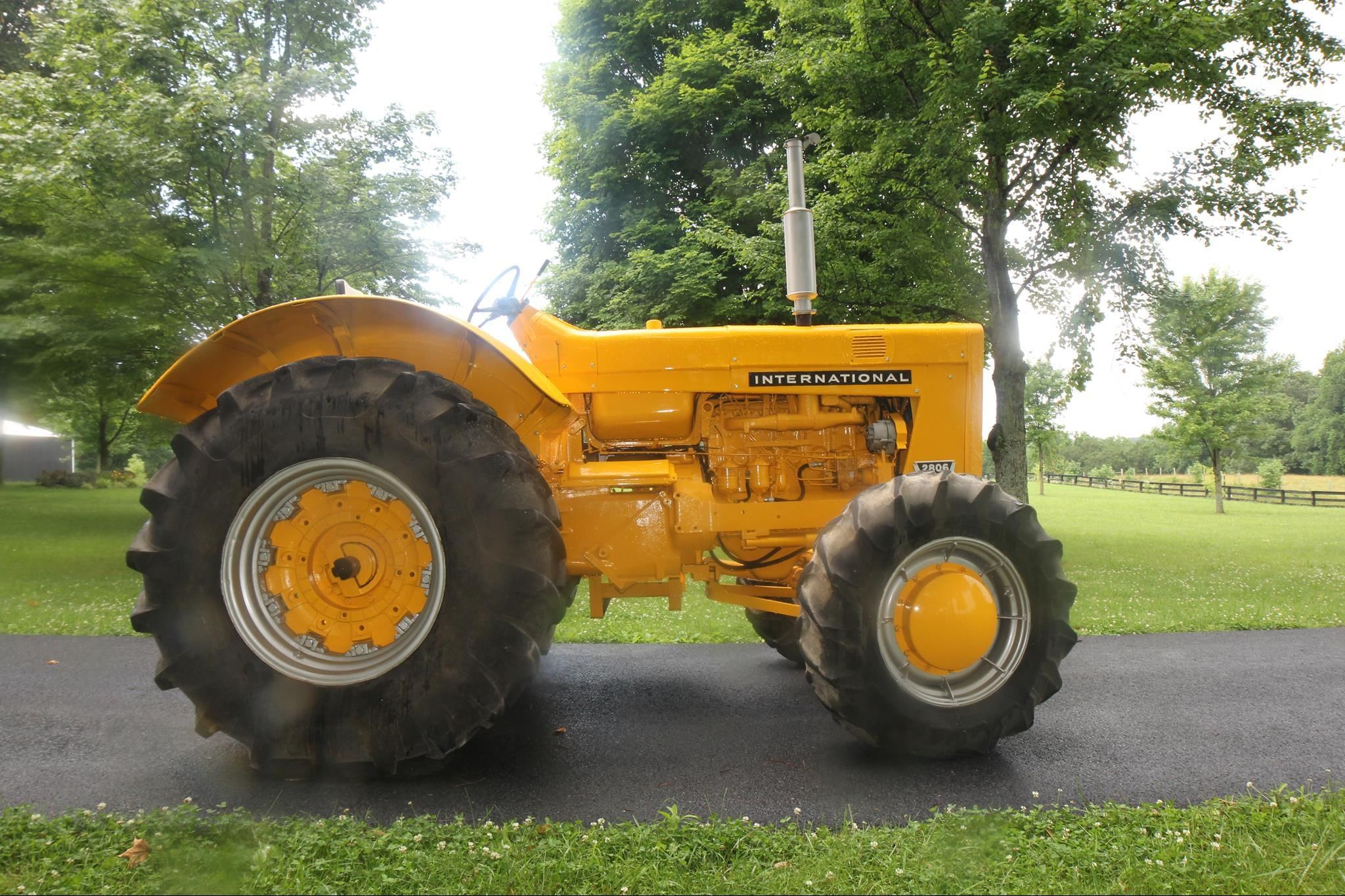 International Harvester 2806 Equipment Image0