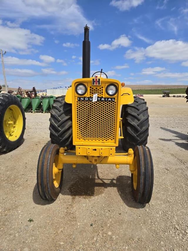Image of International Harvester 2806 equipment image 1