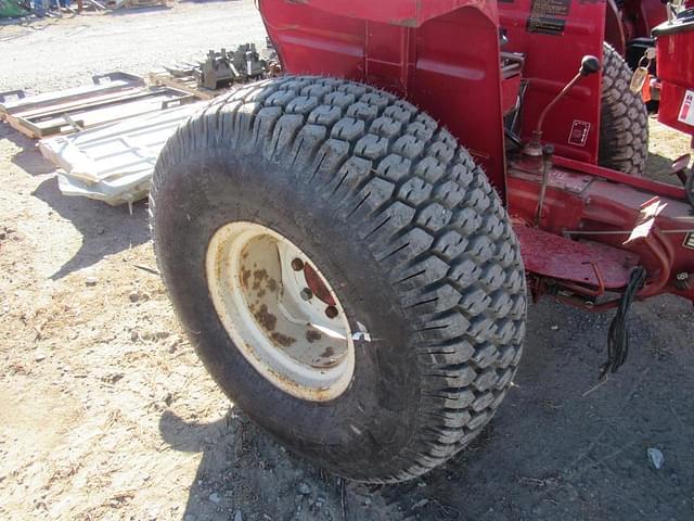 Image of International Harvester 284 equipment image 4