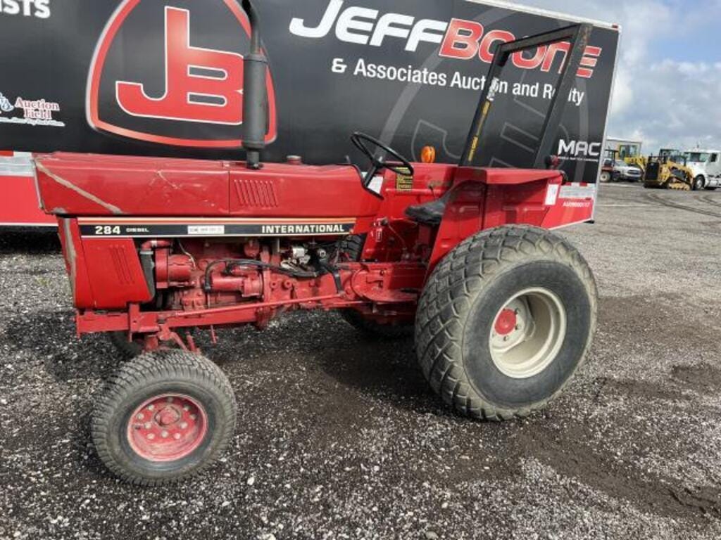 Main image International Harvester 284