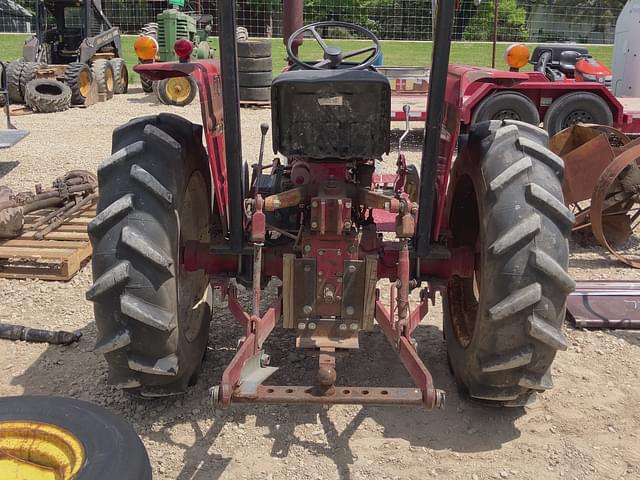 Image of International Harvester 284 equipment image 3