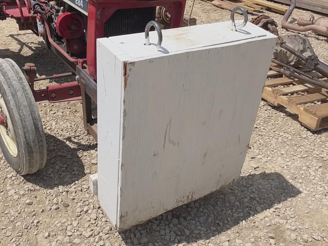 Image of International Harvester 284 equipment image 1