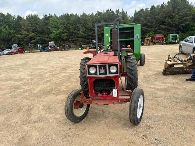 Image of International Harvester 284 equipment image 2