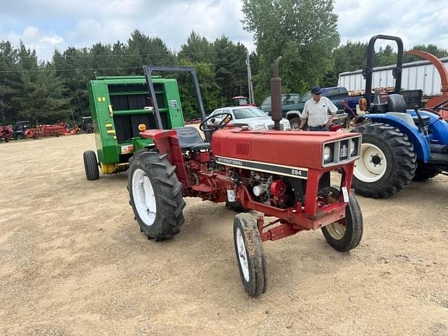 Image of International Harvester 284 equipment image 3