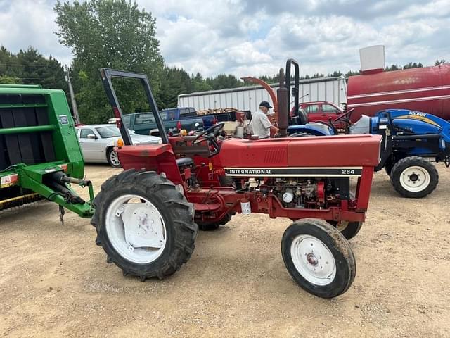 Image of International Harvester 284 equipment image 4