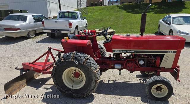 Image of International Harvester 284 equipment image 3