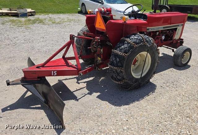 Image of International Harvester 284 equipment image 4