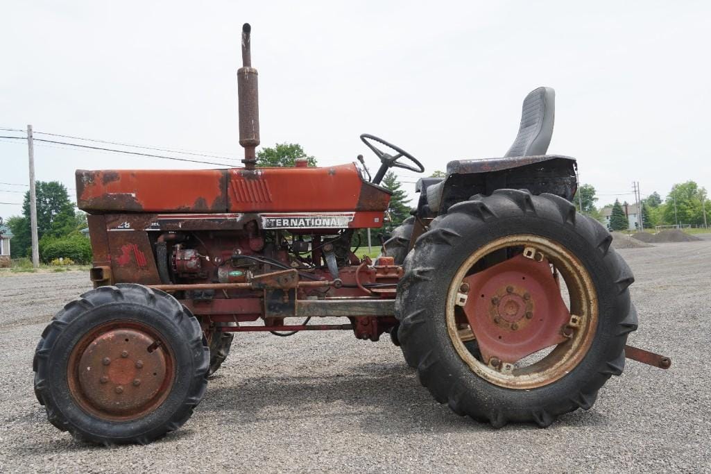 Main image International Harvester 284