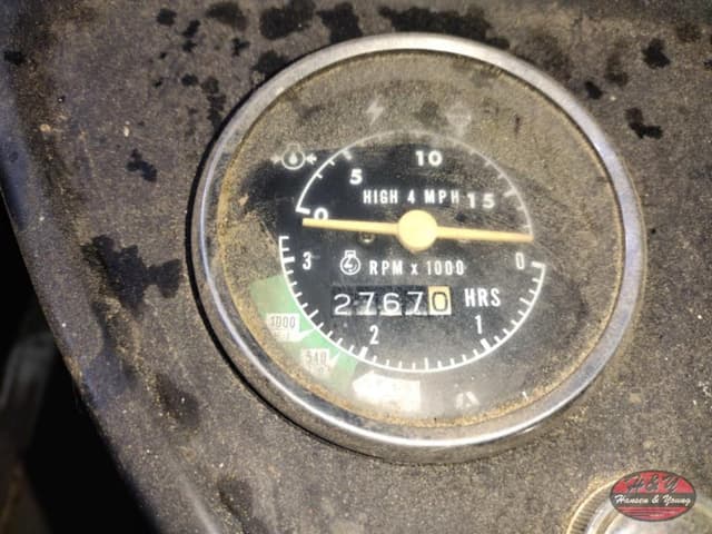 Image of International Harvester 284 equipment image 3