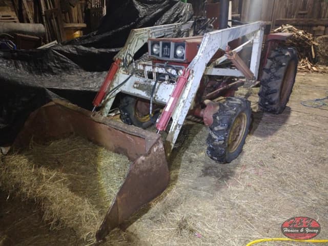 Image of International Harvester 284 equipment image 2