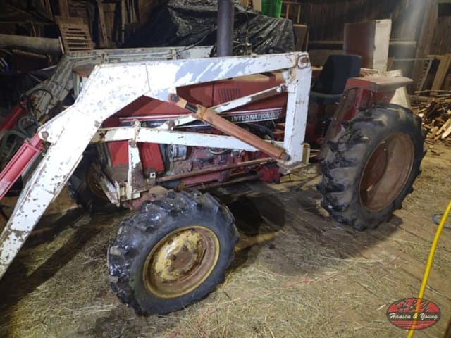 Image of International Harvester 284 equipment image 1