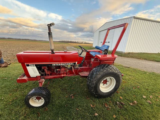Image of International Harvester 284 equipment image 1