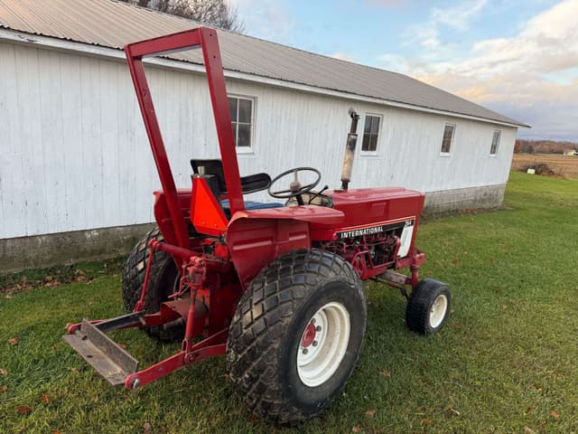 Image of International Harvester 284 equipment image 4