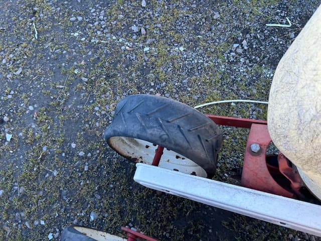 Image of International Harvester 295 equipment image 3