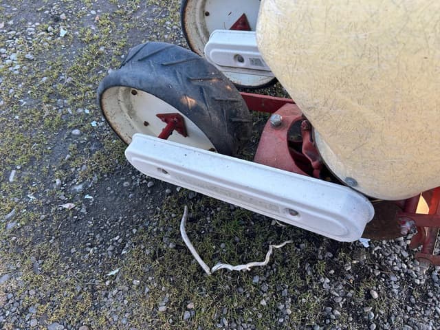 Image of International Harvester 295 equipment image 2