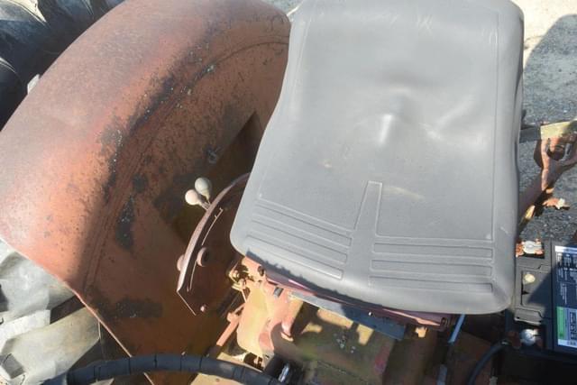 Image of International Harvester 424 equipment image 4
