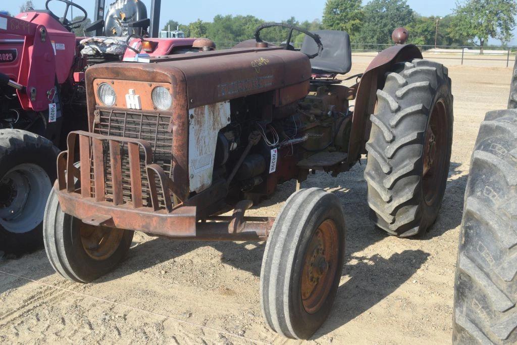 Image of International Harvester 424 Primary image