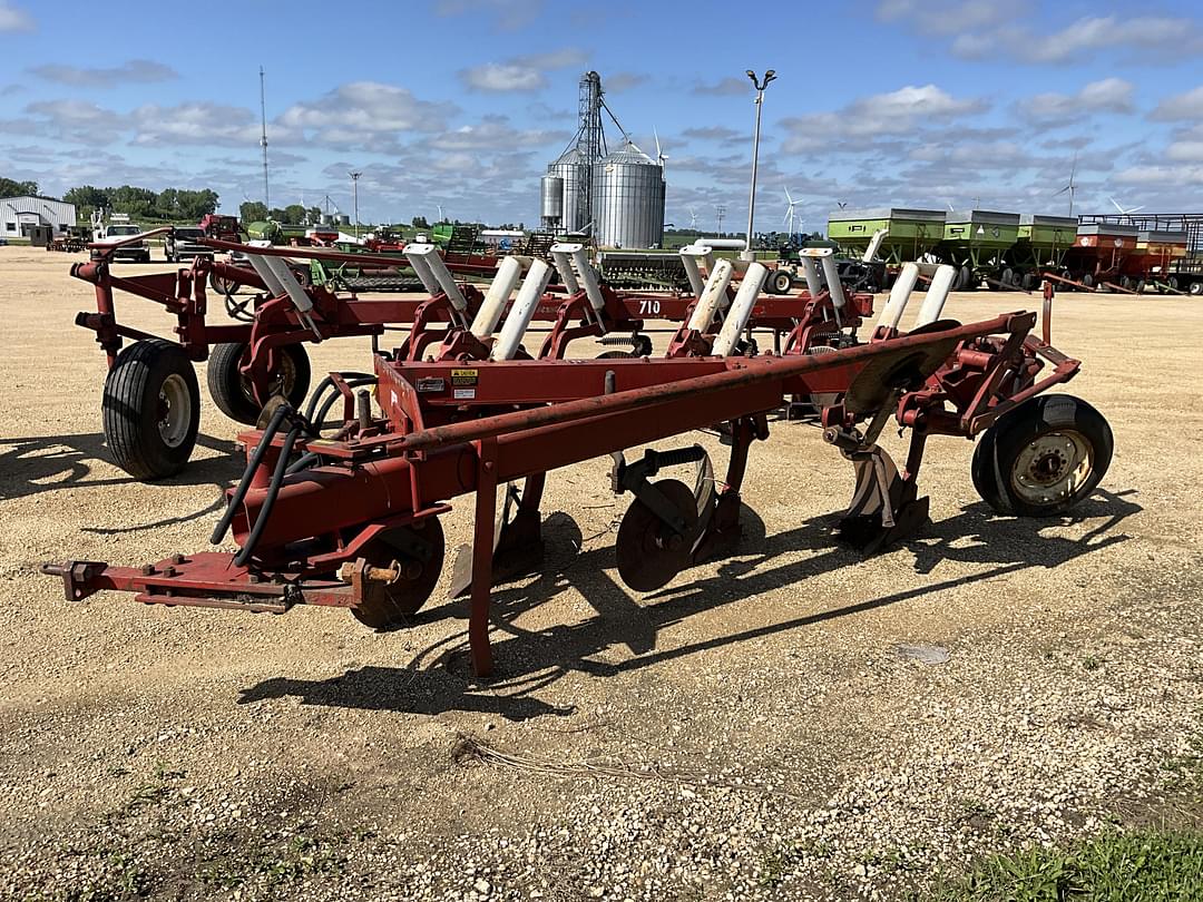 Image of International Harvester 710 Primary image