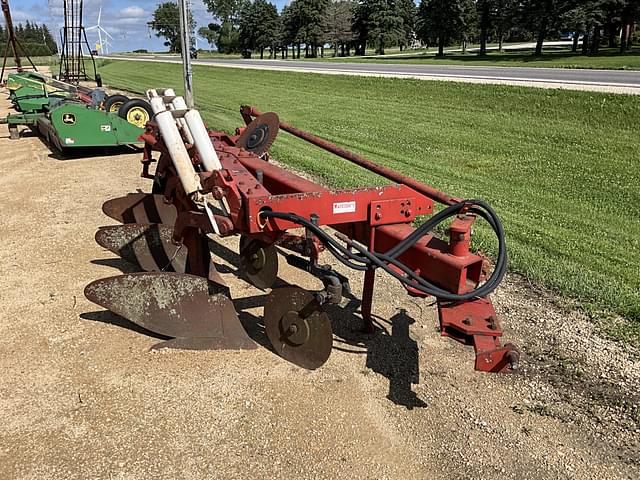Image of International Harvester 710 equipment image 1