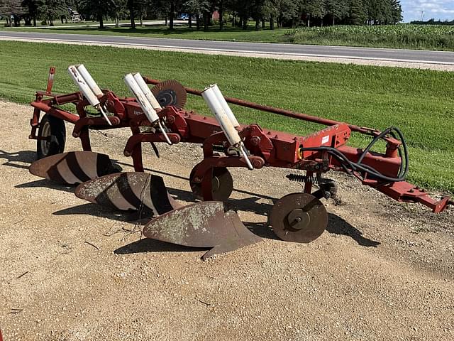 Image of International Harvester 710 equipment image 2