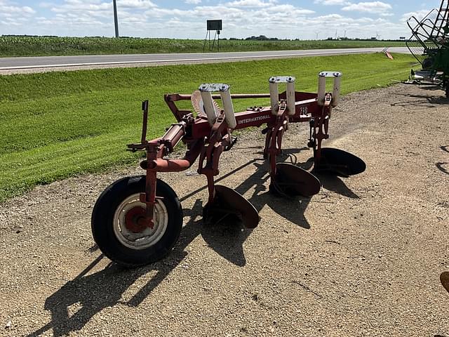 Image of International Harvester 710 equipment image 4