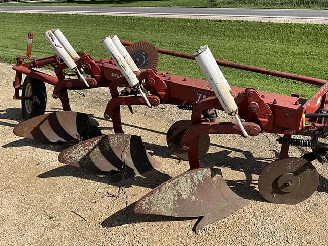 Image of International Harvester 710 equipment image 3