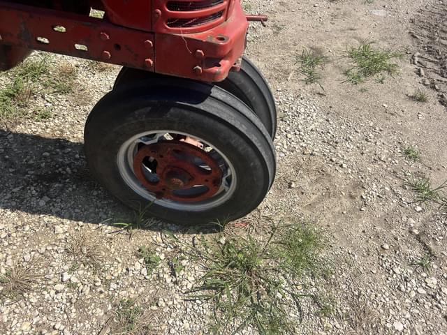 Image of Farmall 300 equipment image 3