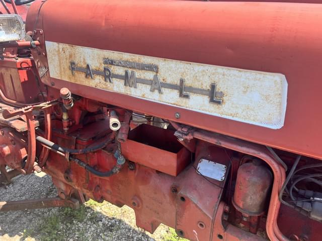 Image of Farmall 300 equipment image 2