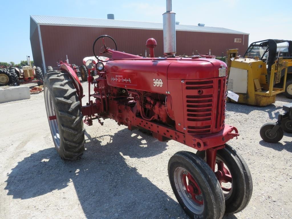 Main image Farmall 300