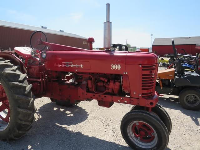 Image of Farmall 300 equipment image 1