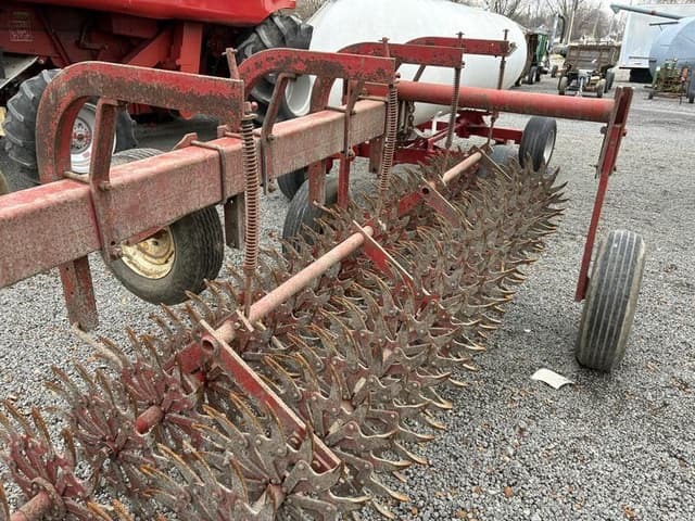 Image of International Harvester 300 equipment image 4