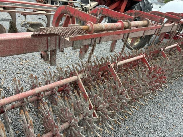 Image of International Harvester 300 equipment image 3