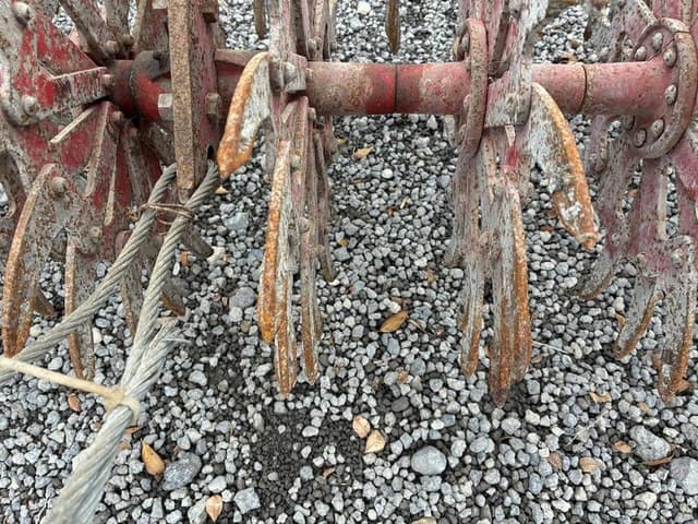 Image of International Harvester 300 equipment image 2