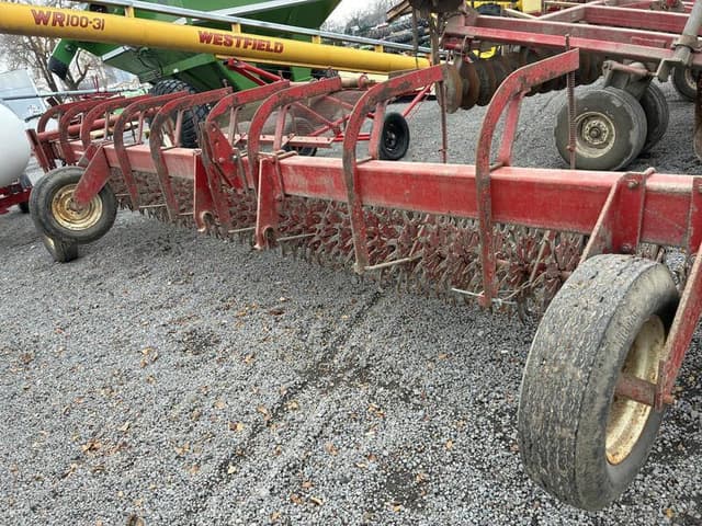 Image of International Harvester 300 equipment image 1