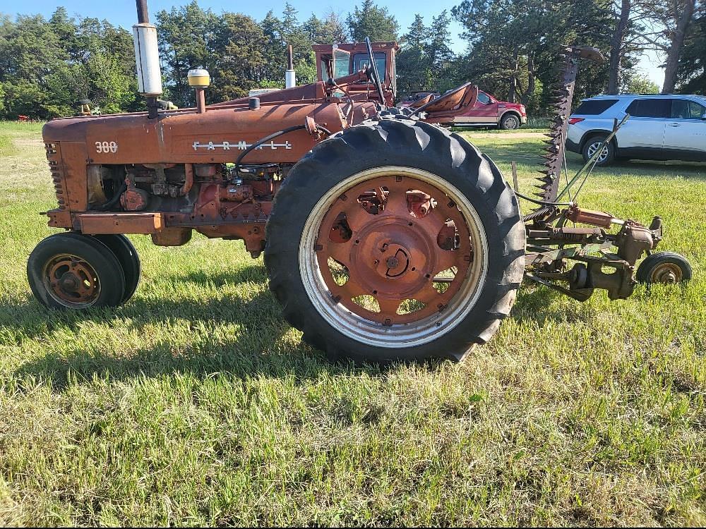 Image of International Harvester 300 Primary image