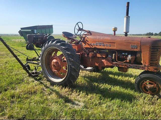 Image of International Harvester 300 equipment image 1