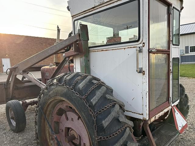 Image of International Harvester 300 equipment image 4