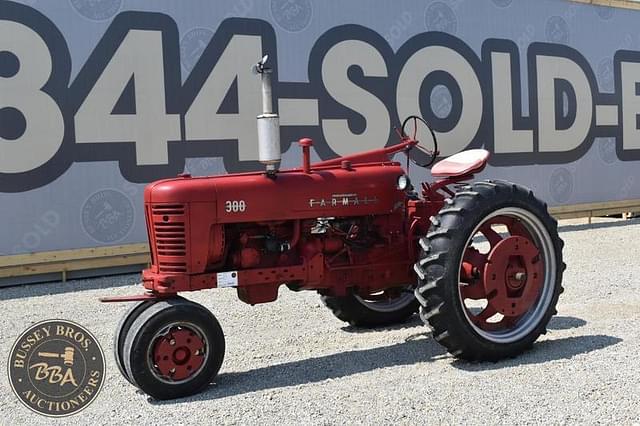 Image of International Harvester 300 equipment image 1