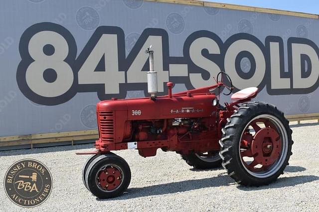 Image of International Harvester 300 equipment image 2