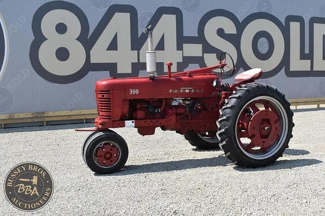 Image of International Harvester 300 equipment image 3
