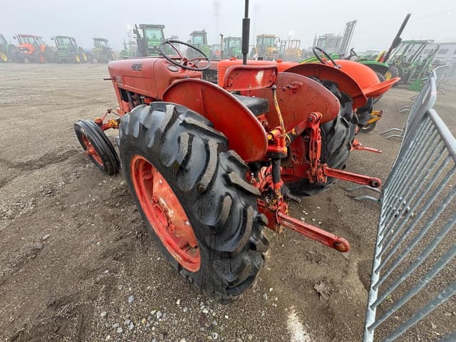 Image of International Harvester 300 equipment image 4