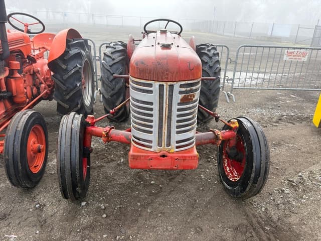 Image of International Harvester 300 equipment image 2