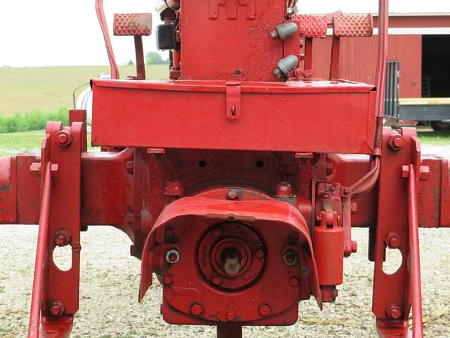 Image of International Harvester 300 equipment image 4